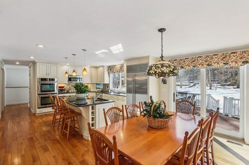 11 Thaxton Rd, Beverly, MA, 01915-1550 | Card Image