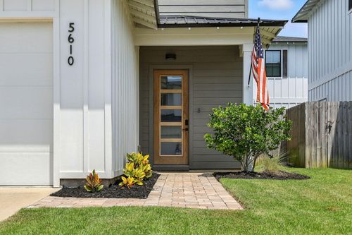 5610 Trout Ln, Pensacola, FL, 32507-8813 | Card Image