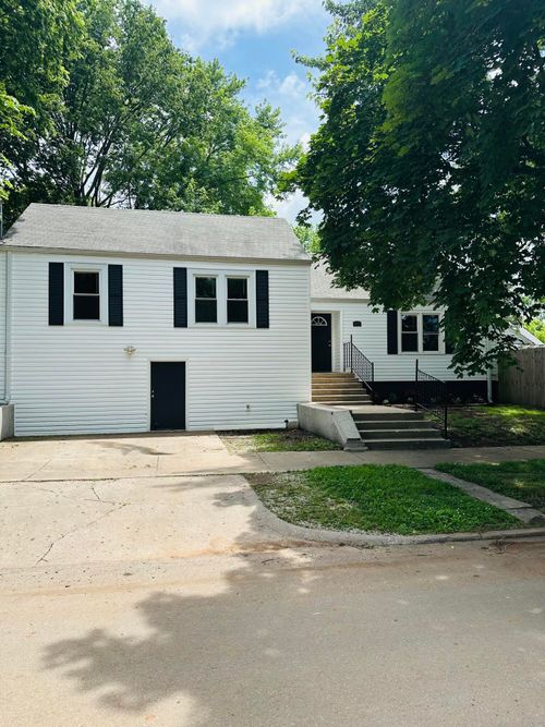 652 W Hovey St, Springfield, MO, 65802-1860 | Card Image