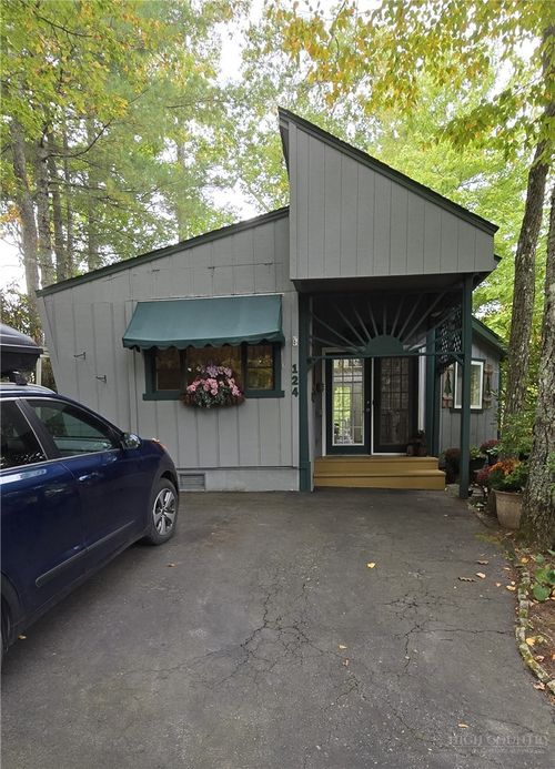124 Wintergreen Ln, Newland, NC, 28657-8149 | Card Image