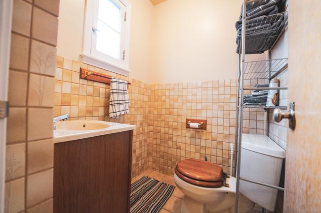 Main Floor Bath | Image 17
