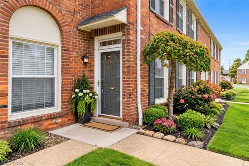 5612 Chelmsford Dr, Lyndhurst, OH, 44124-4007 | Card Image