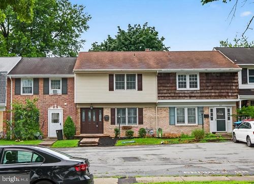 946 E Maple St, PALMYRA, PA, 17078-2815 | Card Image