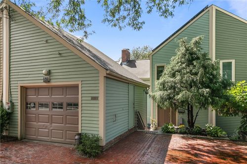 33 Pratt St, Providence, RI, 02906-1426 | Card Image