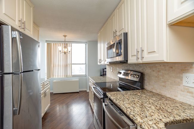 APT-9C - 3925 Triumvera Dr, Home with 2 bedrooms, 2 bathrooms and null parking in Glenview IL | Image 6