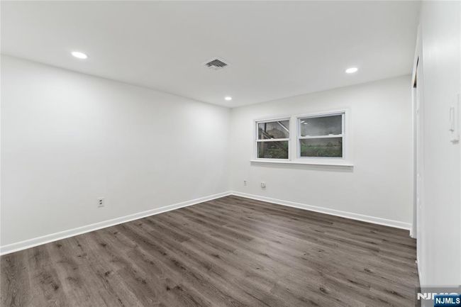 79 State Rt 5, Home with 2 bedrooms, 1 bathrooms and null parking in Edgewater NJ | Image 7