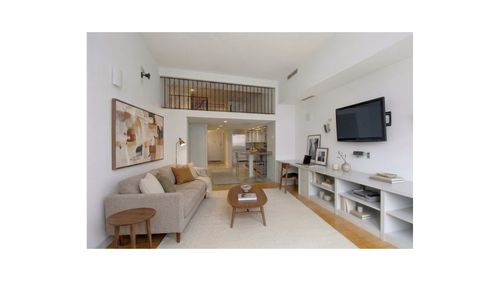 8j-372 5th Ave, New York, NY, 10018-8109 | Card Image
