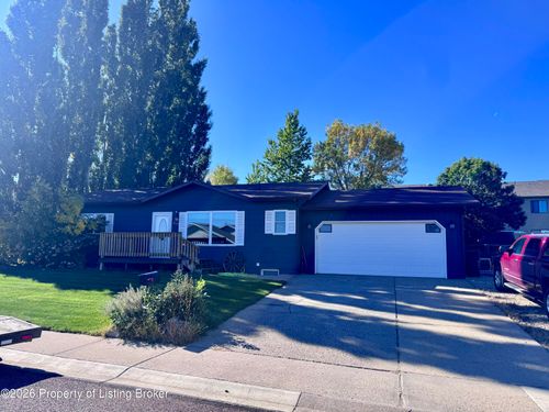 1039 Fir Ave, Dickinson, ND, 58601-4164 | Card Image