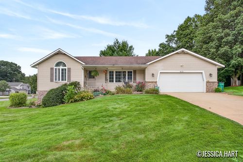 1675 Bramblewood Dr, Dorr, MI, 49323-9785 | Card Image