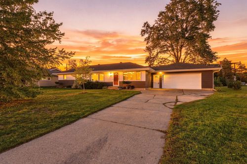 8413 Meadow Lake Rd E, New Hope, MN, 55428-3141 | Card Image