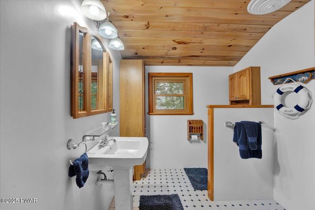 Bathroom | Image 48