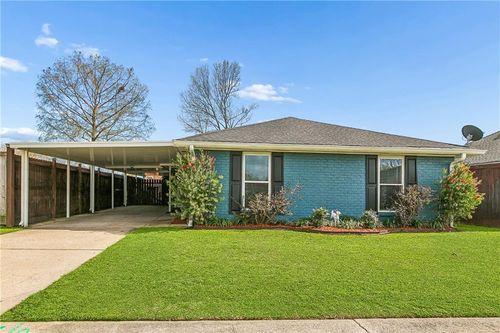 3309 Oak Dr, Violet, LA, 70092-3733 | Card Image