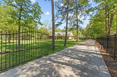 11939 Scarlet Oak Trail, House other with 5 bedrooms, 4 bathrooms and null parking in Conroe TX | Image 3