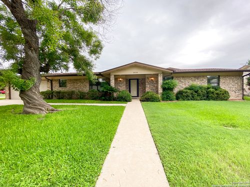 610 Creek Dr, New Braunfels, TX, 78130-6106 | Card Image