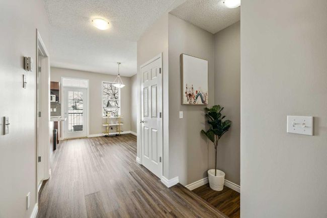 27 - 43 Springborough Boulevard Sw, Home with 3 bedrooms, 2 bathrooms and 1 parking in Calgary AB | Image 8