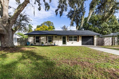 1240 Cedar Ave, Tavares, FL, 32778-4421 | Card Image
