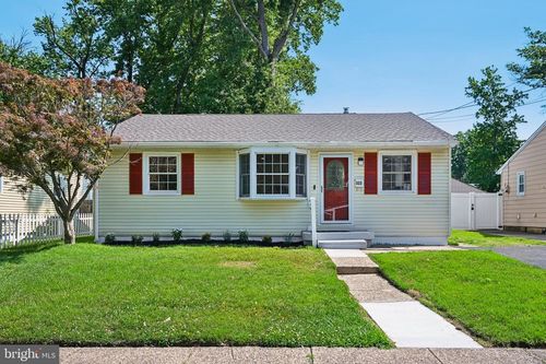 323 Crawford Ave, MAPLE SHADE, NJ, 08052-2703 | Card Image