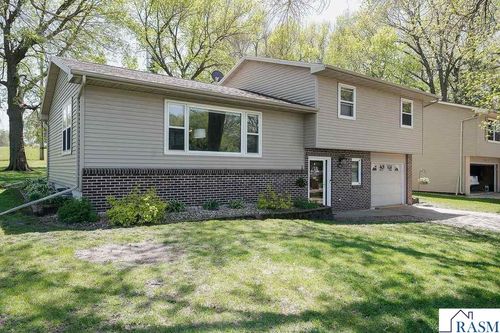 135 Eltinge Pl, Fairmont, MN, 56031-3407 | Card Image