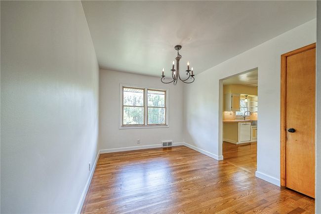 Spacious dining room | Image 8