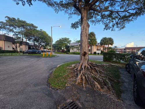 2-203-831 Ne 207th Ln, Miami, FL, 33179 | Card Image