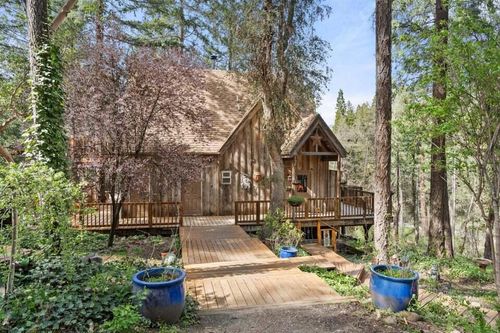 1584 Yale Creek Rd, Jacksonville, OR, 97530-9201 | Card Image