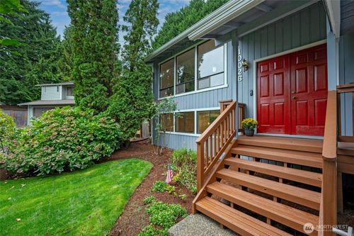 10026 Ne 140th St, Kirkland, WA, 98034-9414 | Card Image
