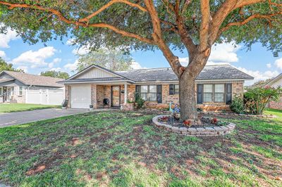 705 E Bovell Street, House other with 4 bedrooms, 2 bathrooms and null parking in Crowley TX | Image 3