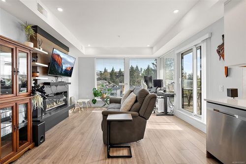 412-950 Whirlaway Cres, Victoria, BC, V9B0Y3 | Card Image