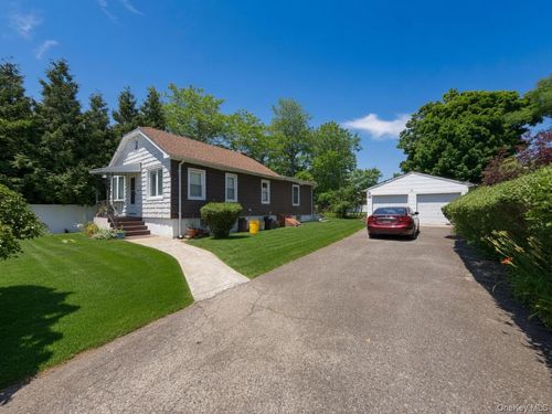 1 Trebor Rd, Massapequa, NY, 11758-6942 | Card Image