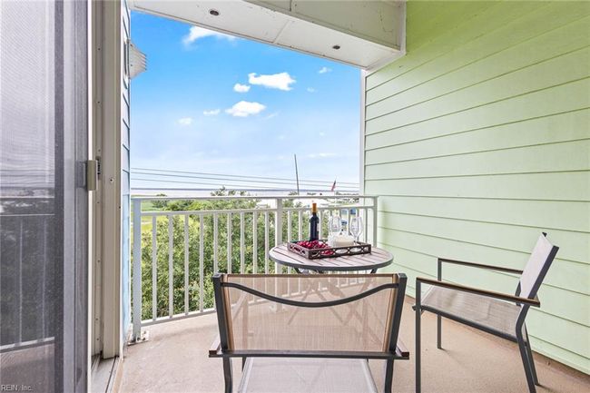 Dining on the balcony | Image 4
