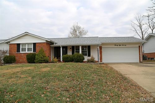 2870 Sussex Dr, Florissant, MO, 63033-1306 | Card Image