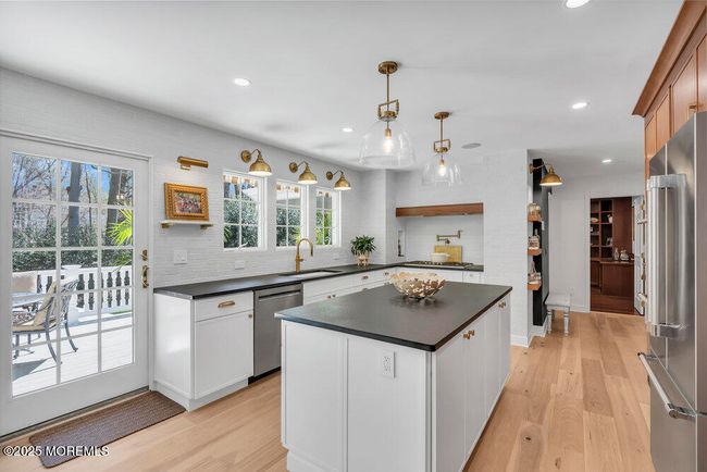 Working Island with leather quartz top | Image 24