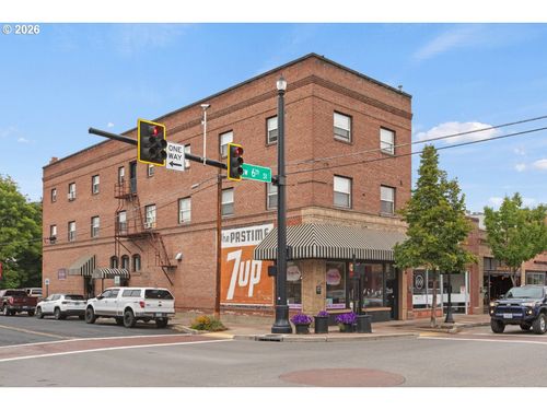 621 Sw Evergreen Ave, Redmond, OR, 97756-2241 | Card Image