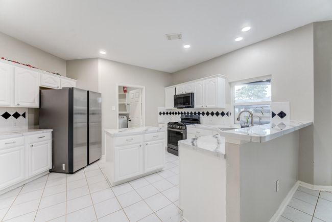 1015 Pine Walk Trl, House other with 4 bedrooms, 3 bathrooms and 2 parking in Spring TX | Image 6