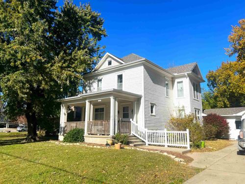 624 W 12th St, Newton, KS, 67114-1407 | Card Image