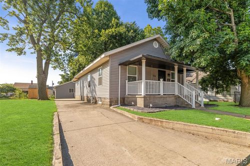 124 Illinois St, East Alton, IL, 62024-1023 | Card Image