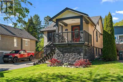 1232 Effingham St, House other with 5 bedrooms, 3 bathrooms and 5 parking in Esquimalt BC | Image 1