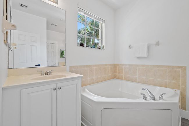 APT-105 - 107 Pond Apple Ln, Condo with 3 bedrooms, 4 bathrooms and null parking in Jupiter FL | Image 18