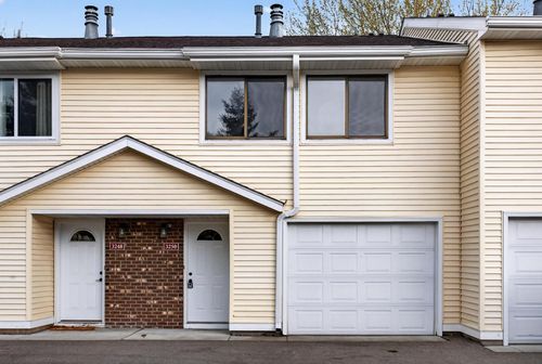 82-3250 Hill Ridge Dr, Eagan, MN, 55121-1713 | Card Image