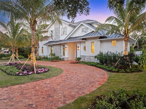 690 7th Ave, NAPLES, FL, 34102-5366 | Card Image
