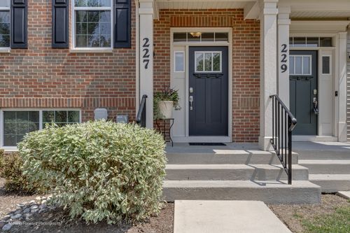 227 Lakeshore Dr, Oswego, IL, 60543-5132 | Card Image