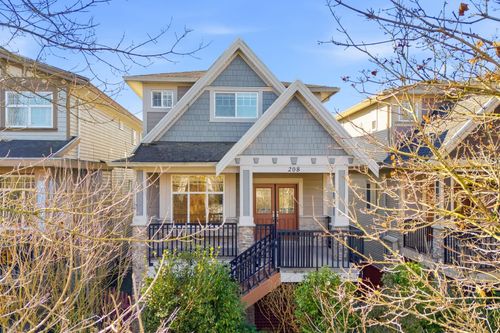 208 Hume St, New Westminster, BC, V3M5N5 | Card Image