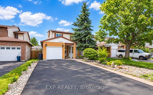 1237 Cedarcroft Cres, Gloucester, ON, K1B5G9 | Card Image
