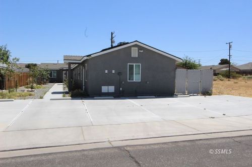 915 W Dolphin Ave, Ridgecrest, CA, 93555-5100 | Card Image