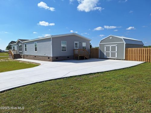 104 Magnolia Dr, Stella, NC, 28582-9769 | Card Image