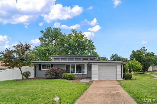 7950 Westover Pl, University City, MO, 63130-2025 | Card Image
