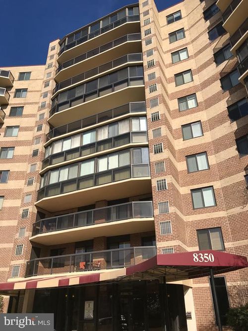 402-8350 Greensboro Dr, MCLEAN, VA, 22102-3508 | Card Image