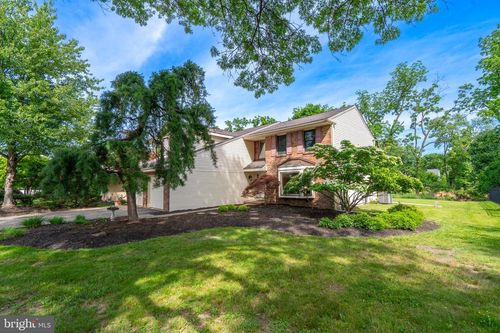 890 Village Cir, Blue Bell, PA, 19422-1639 | Card Image