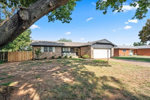 1904 S 21st St, Chickasha, OK, 73018-5229 | Card Image