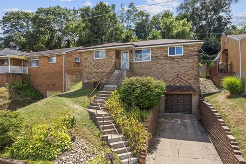 139 Clubvue Dr, West Mifflin, PA, 15122-1923 | Card Image